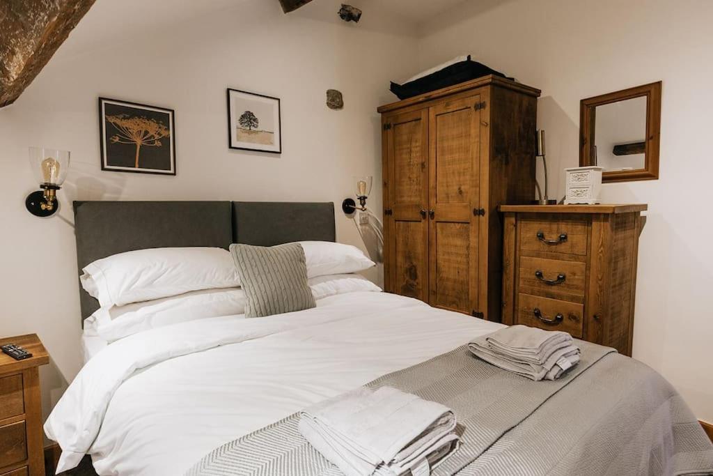 Fryers Cottage - Beautiful 2 Bedroom Town & Country Cottage On Edge Of Peak District Wirksworth ภายนอก รูปภาพ