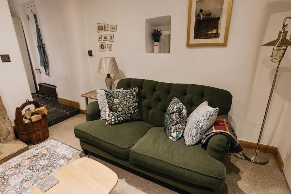Fryers Cottage - Beautiful 2 Bedroom Town & Country Cottage On Edge Of Peak District Wirksworth ภายนอก รูปภาพ